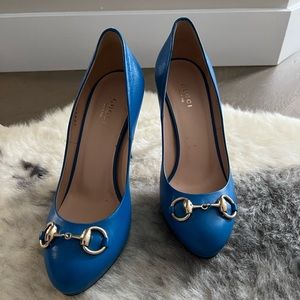 Pre-owned authentic GUCCI Teal Leather Jolene Horsebit Pumps Size 37.